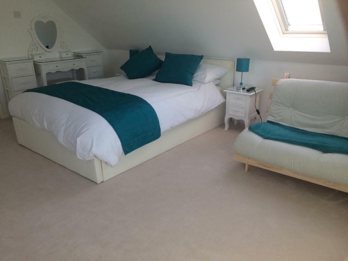 Number Forty One Bed & Breakfast Hillingdon Room photo