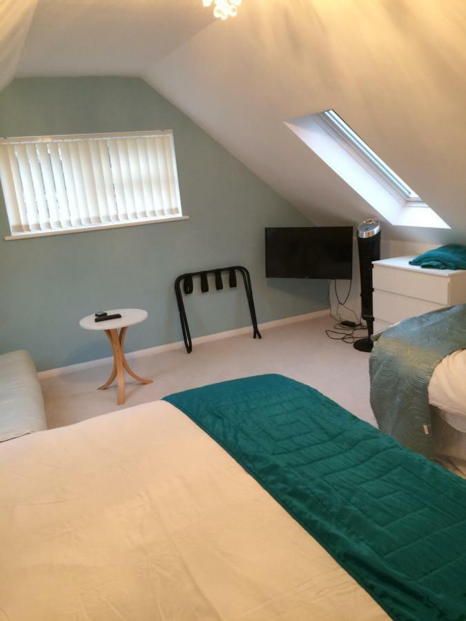 Number Forty One Bed & Breakfast Hillingdon Exterior photo